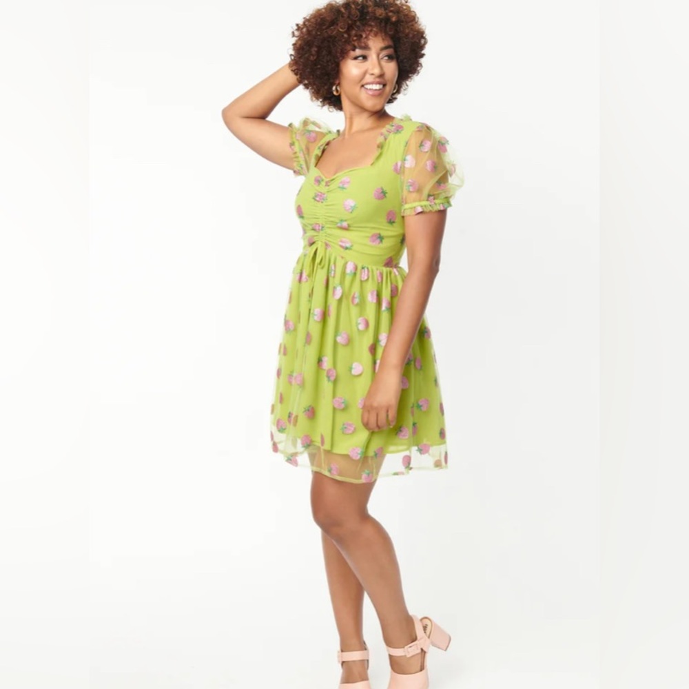 Unique Vintage NWT Smak Parlour Strawberry Print Woodstock Flare Dress